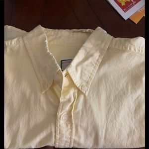 Men’s pale yellow short sleeved shirt